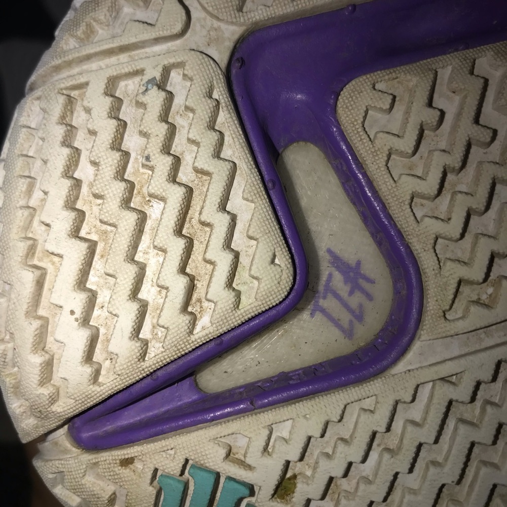 Kyrie 4 - Picture 4 of 6